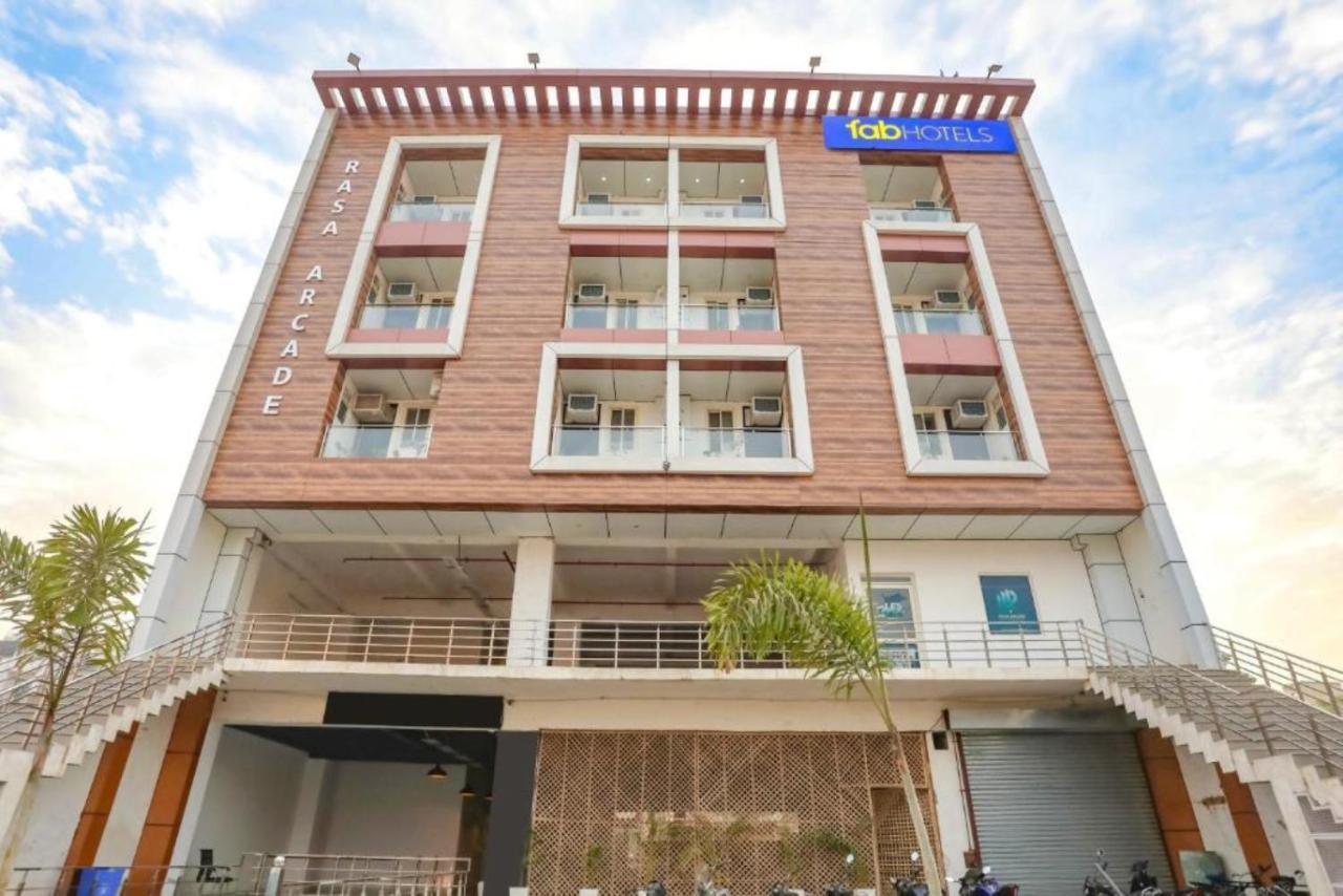Hotel The Rasa At Vasundhara Ghaziabad Dış mekan fotoğraf
